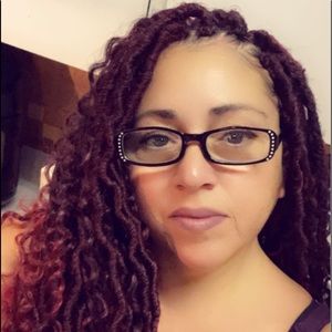 Meet your Posher, Elia